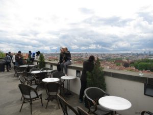 Cafe Platz vor Burg Prag