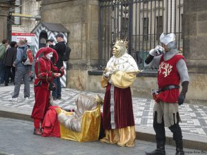 Ritter auf Platz vor Burg Prag