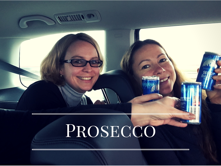 Die Schwiegertöchter trinken Prosseco