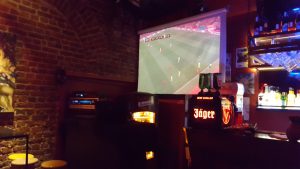 Liverpool gegen Sevilla in Pub in Istanbul