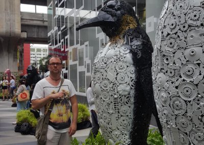 Christian mit Pinguin im Siam Center