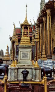 Denkmal des Königs im Wat Phra Kaeo