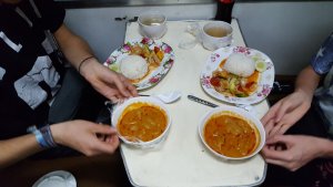 Lunch im Zug Thailand