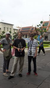Familie vor dem Grosser Palast in Bangkok