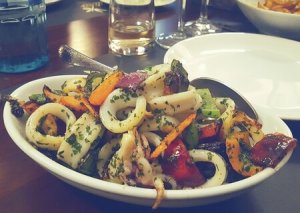 Calamari Salat im Spitiko ein Restaurant in Fürth