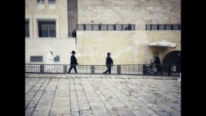 Juden auf dem Weg zur Klagemauer