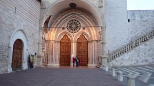 Eingang zur Basilica di San Francesco d’Assisi